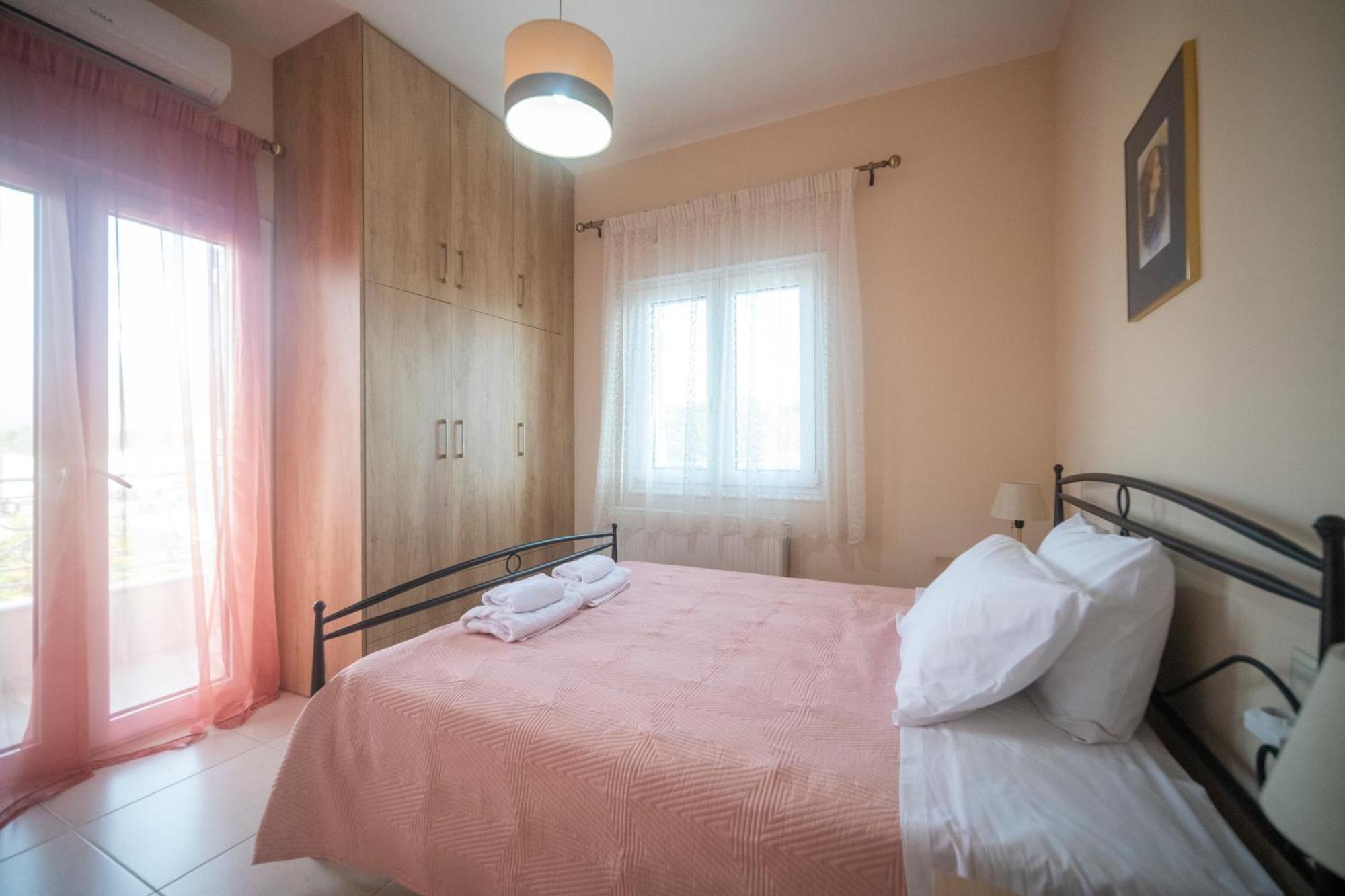 4 Seasons Ideal House Tympáki Екстериор снимка